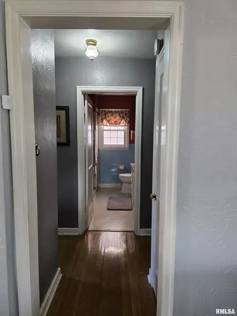 105 E Birch St, Canton, IL 61520 photo 11