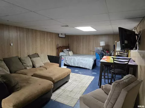 105 E Birch St, Canton, IL 61520 photo 36