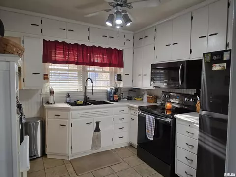 105 E Birch St, Canton, IL 61520 photo 33