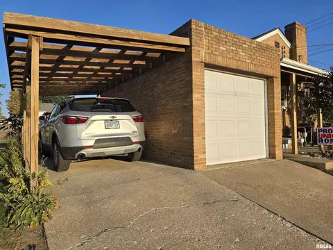 105 E Birch St, Canton, IL 61520 photo 48