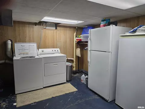 105 E Birch St, Canton, IL 61520 photo 35