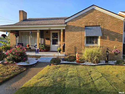 105 E Birch St, Canton, IL 61520 photo 2