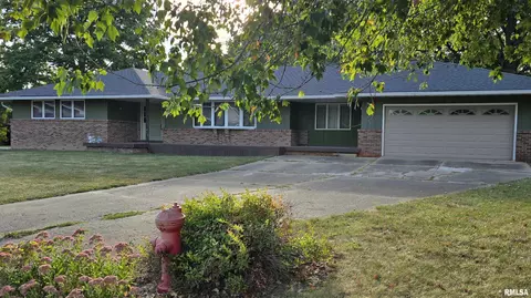 30 Ingersoll Ct, Canton, IL 61520