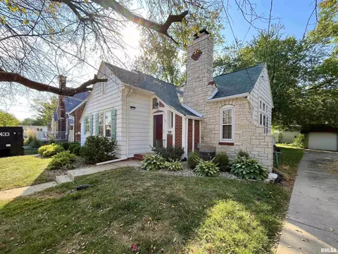 302 Embert Pl, Peoria, IL 61603 photo 3