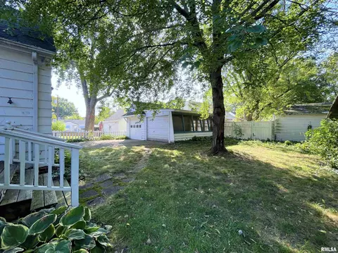 302 Embert Pl, Peoria, IL 61603 photo 7