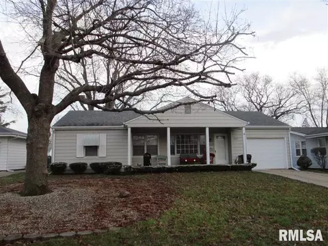 2021 W Cashman Ct, Peoria, IL 61604