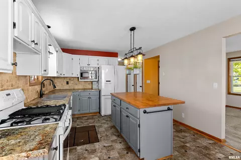 4022 S Paramount Rd, Bartonville, IL 61607 photo 12