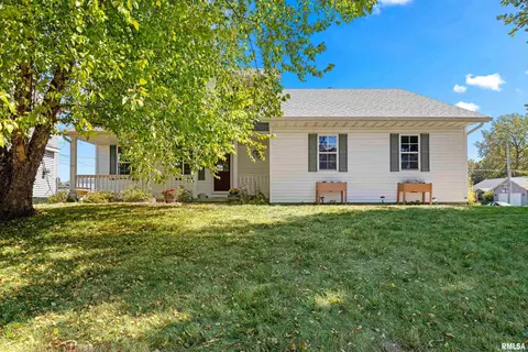 4022 S Paramount Rd, Bartonville, IL 61607