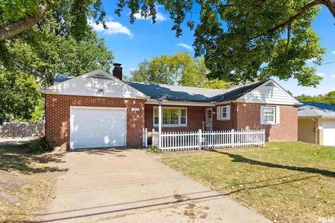 419 W Stonegate Rd, Peoria, IL 61614