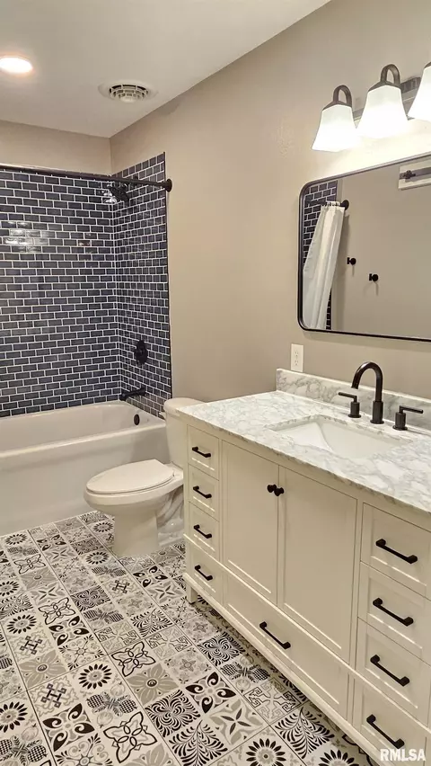 15 N 13th Ave, Canton, IL 61520 photo 32