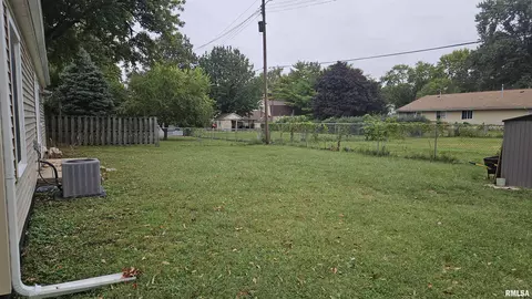 15 N 13th Ave, Canton, IL 61520 photo 5