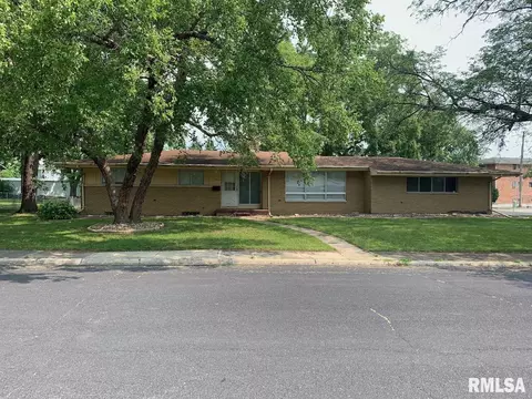 2705 W Wardcliffe Dr, Peoria, IL 61604