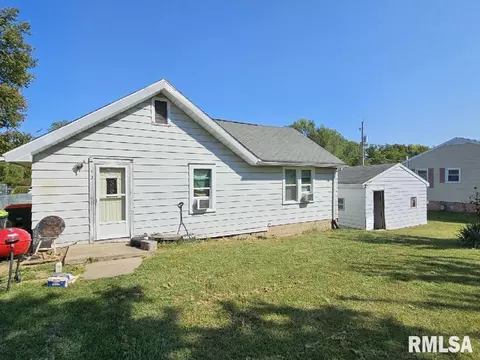 421 Roberts St, Creve Coeur, IL 61610