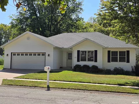 216 W Walnut St, Tremont, IL 61568