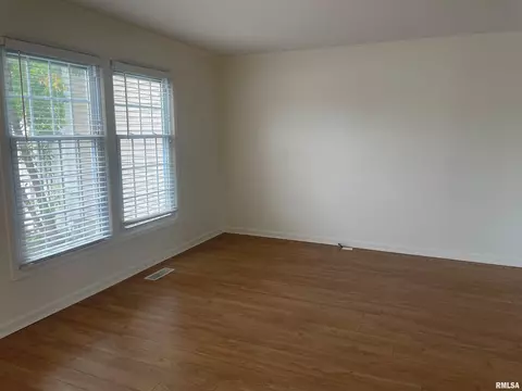 320 Jamestown Rd, Macomb, IL 61455 photo 3