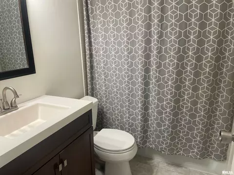 320 Jamestown Rd, Macomb, IL 61455 photo 7