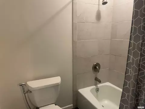 320 Jamestown Rd, Macomb, IL 61455 photo 8