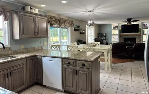 703 Devon Dr, Metamora, IL 61548 photo 8