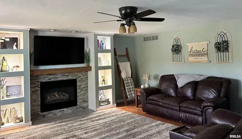 703 Devon Dr, Metamora, IL 61548 photo 5