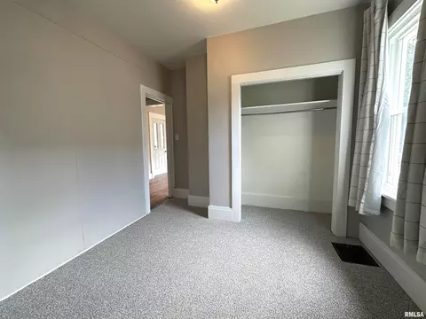 324 E Summit St, Macomb, IL 61455 photo 8