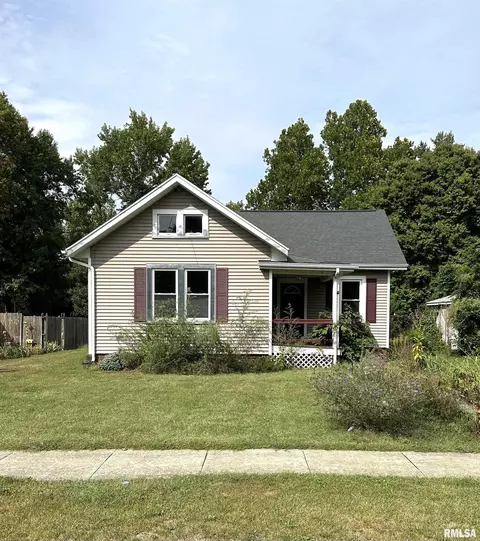 324 E Summit St, Macomb, IL 61455