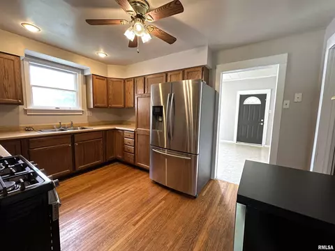 324 E Summit St, Macomb, IL 61455 photo 5