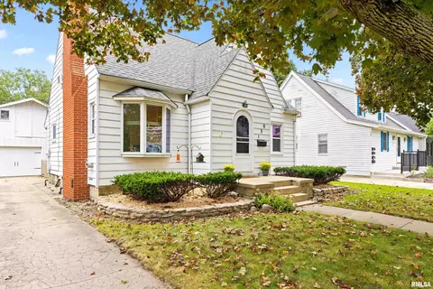 130 N Maple Ave, Morton, IL 61550 photo 2