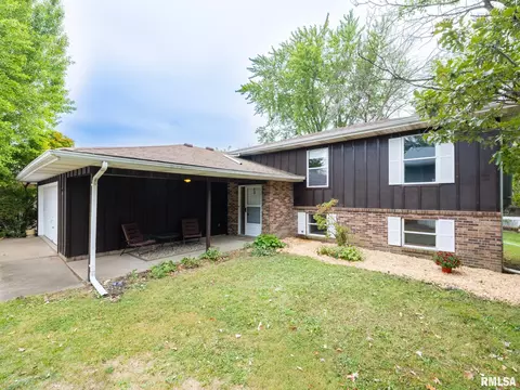 3510 W Lodi Ct, Peoria, IL 61615