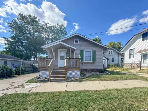 2613 N Ellis St, Peoria, IL 61604