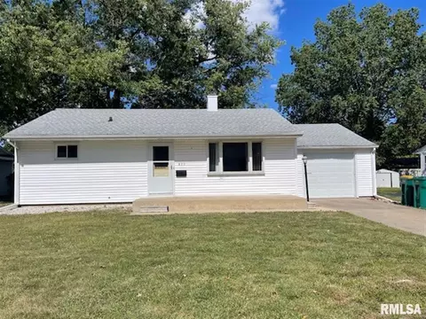 820 Bobby Ave, Macomb, IL 61455 photo 1