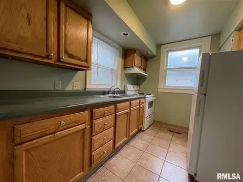 333 N Clay St, Macomb, IL 61455 photo 5