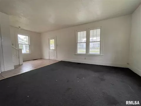 333 N Clay St, Macomb, IL 61455 photo 2