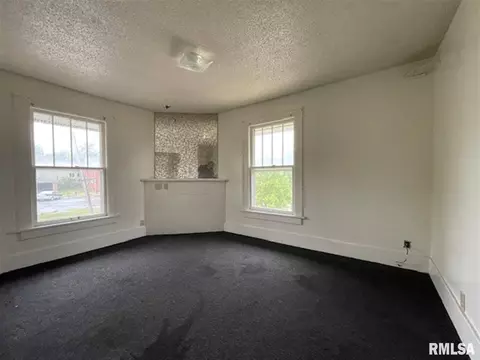 333 N Clay St, Macomb, IL 61455 photo 9