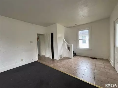 333 N Clay St, Macomb, IL 61455 photo 3