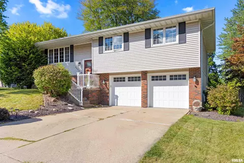 2425 W Cabana Ct, Peoria, IL 61614