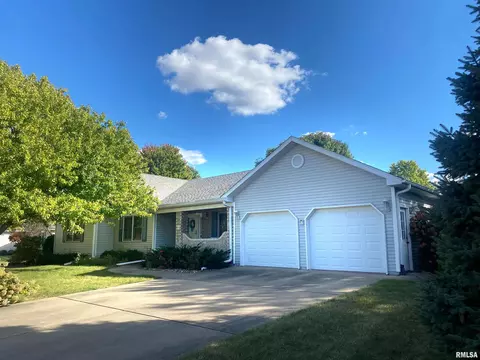 1014 Wellington Dr, Washington, IL 61571