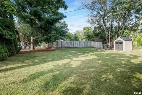 Exterior - 401 E Pearson St, Eureka, IL 61530 photo 1 of 2