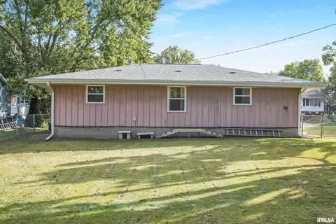 Exterior - 401 E Pearson St, Eureka, IL 61530 photo 2 of 2