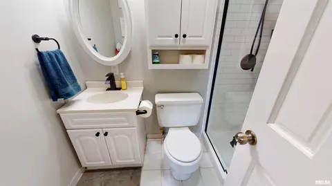 Bath - 401 E Pearson St, Eureka, IL 61530 photo 1 of 2