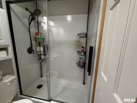 Bath - 401 E Pearson St, Eureka, IL 61530 photo 2 of 2