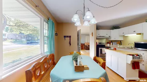 Dining - 401 E Pearson St, Eureka, IL 61530 photo 2 of 2