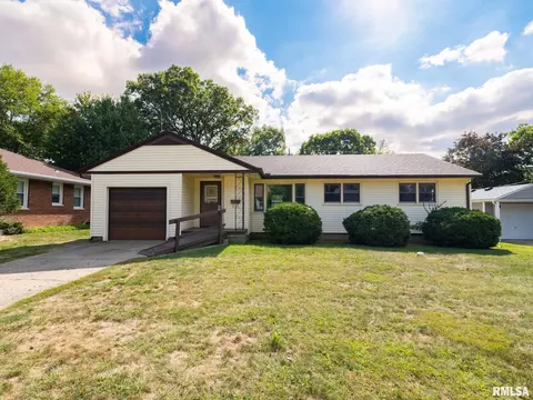 1134 W Lakecrest Dr, Peoria, IL 61614