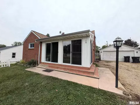 113 Bess St, Washington, IL 61571 photo 3
