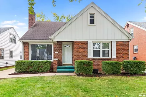 1025 E Fairoaks Ave, Peoria, IL 61603