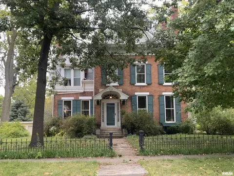 210 E Chestnut St, Bloomington, IL 61701