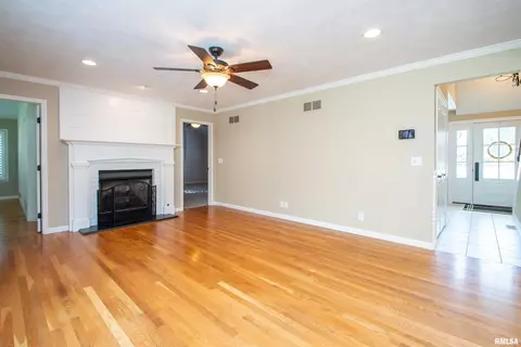 Living - 7716 W Brandon Ct, Mapleton, IL 61547 photo 3 of 6