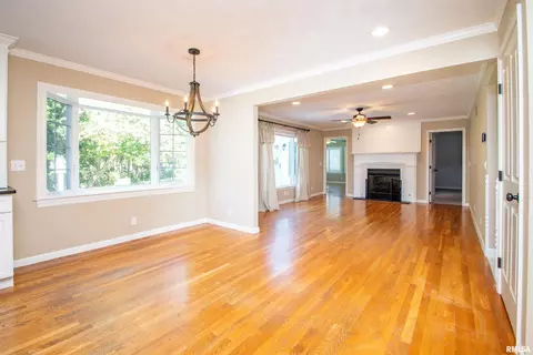 Living - 7716 W Brandon Ct, Mapleton, IL 61547 photo 2 of 6