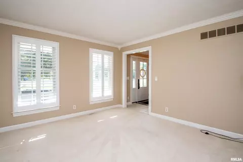 Living - 7716 W Brandon Ct, Mapleton, IL 61547 photo 5 of 6