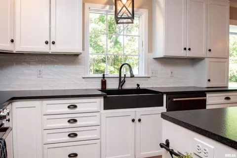 Kitchen - 7716 W Brandon Ct, Mapleton, IL 61547 photo 3 of 5