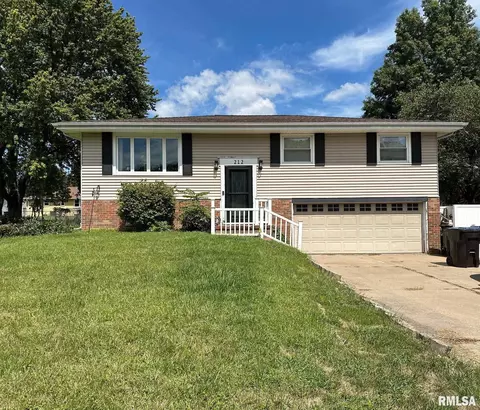 212 Coventry Ln, East Peoria, IL 61611